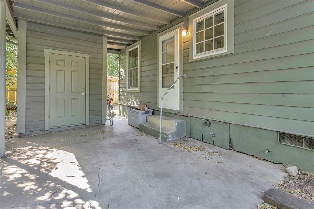 3911 Avenue F B Property Photo 24