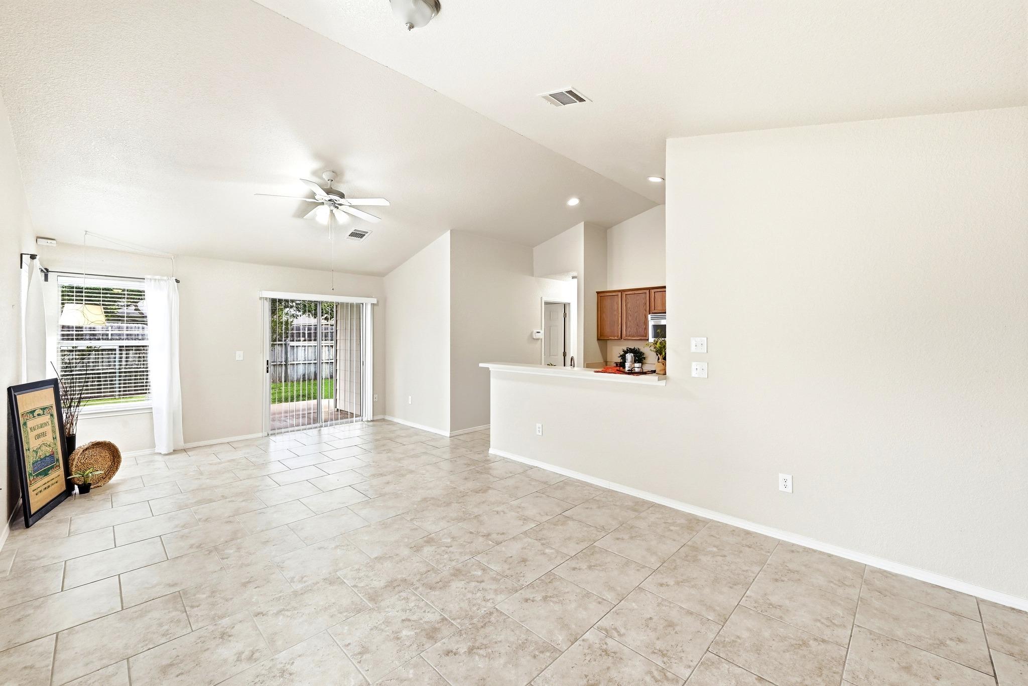 186 Prairie Springs Loop Property Photo 6