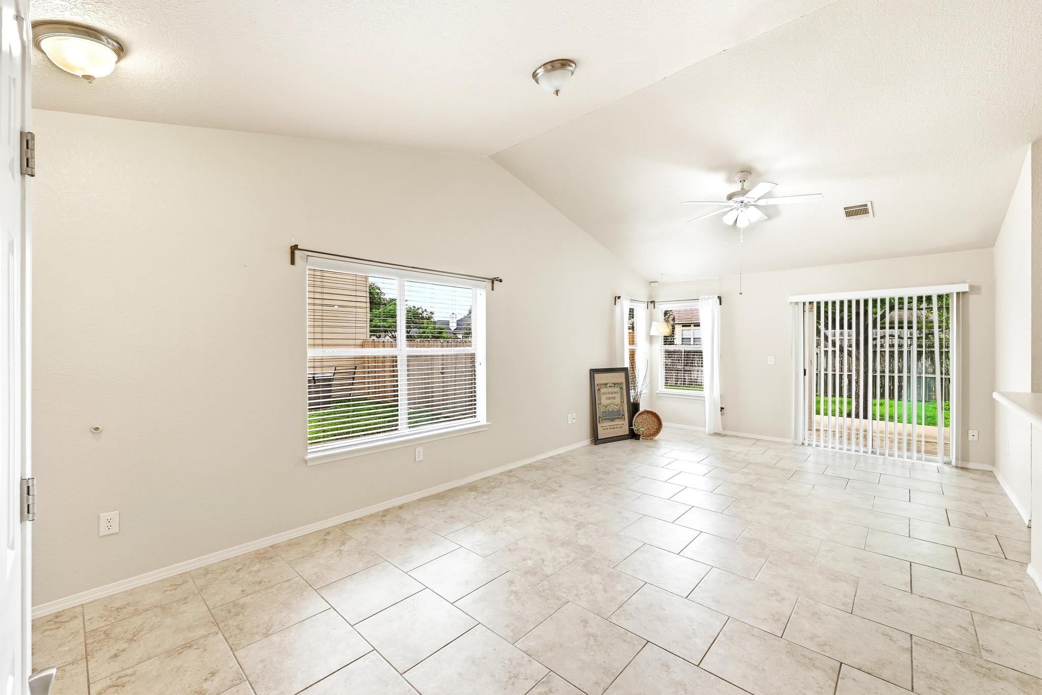 186 Prairie Springs Loop Property Photo 7