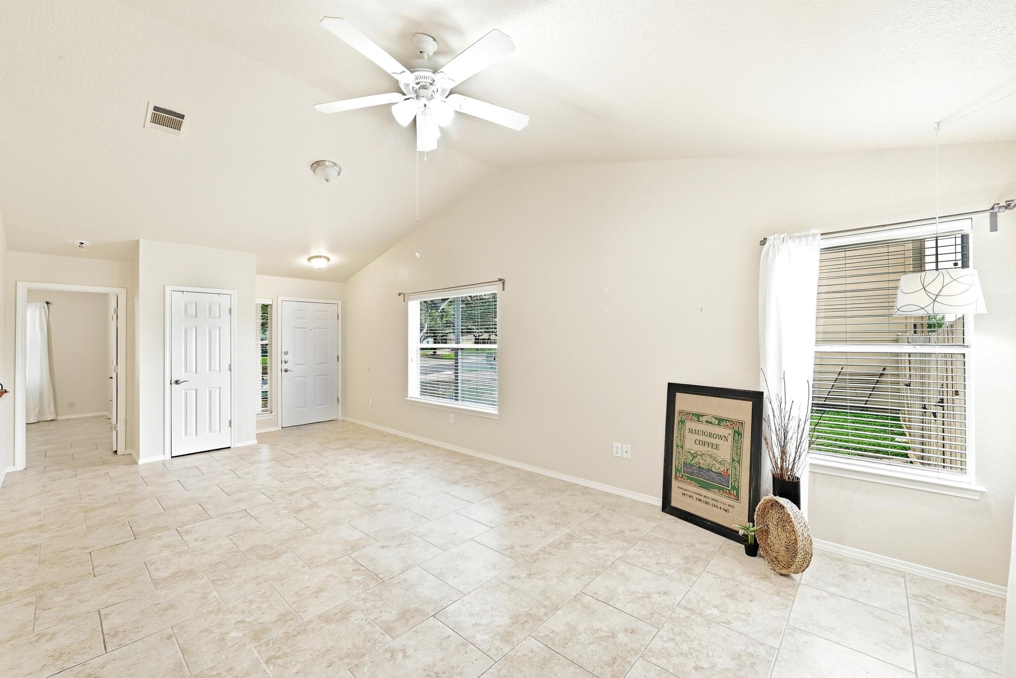186 Prairie Springs Loop Property Photo 8