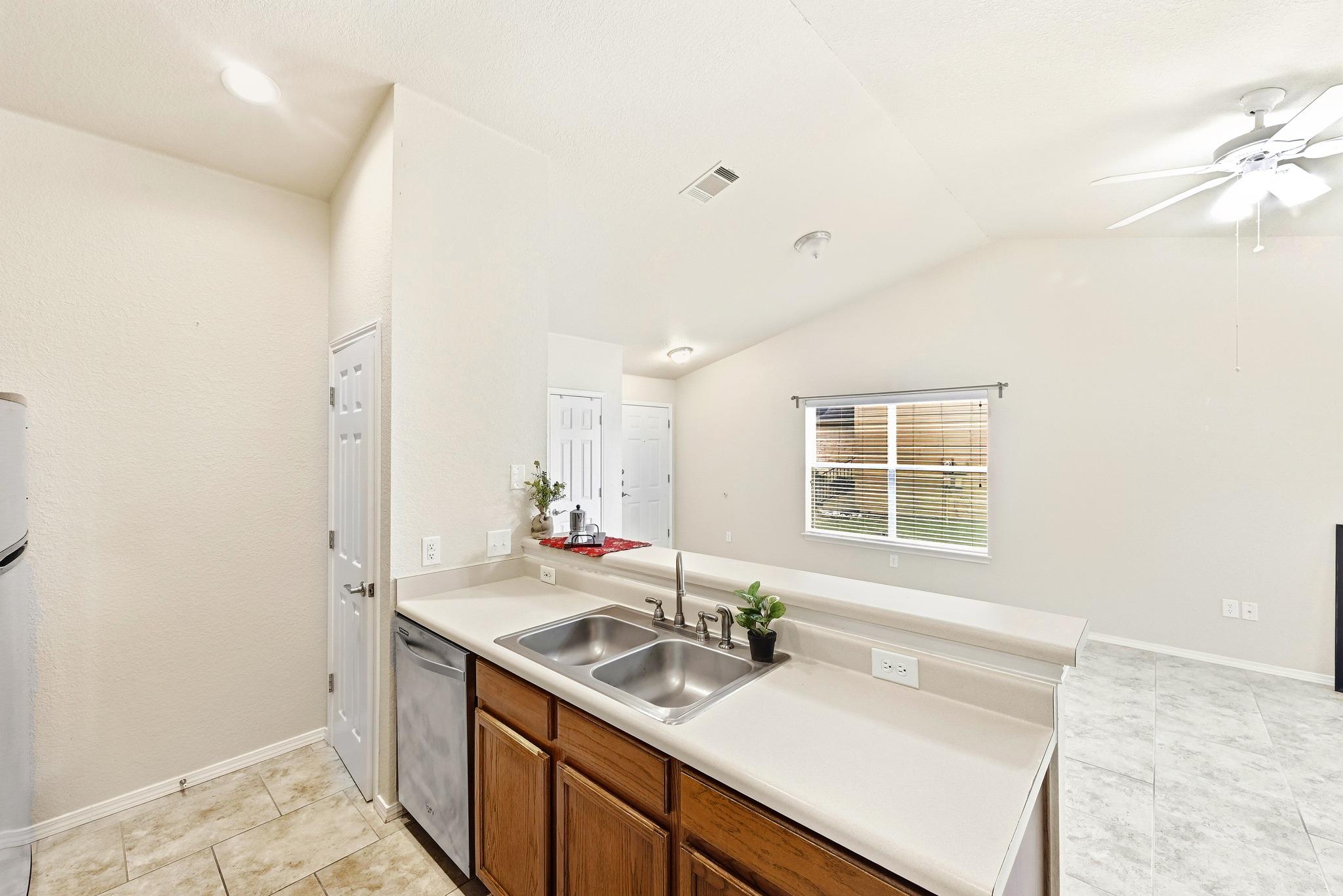 186 Prairie Springs Loop Property Photo 14