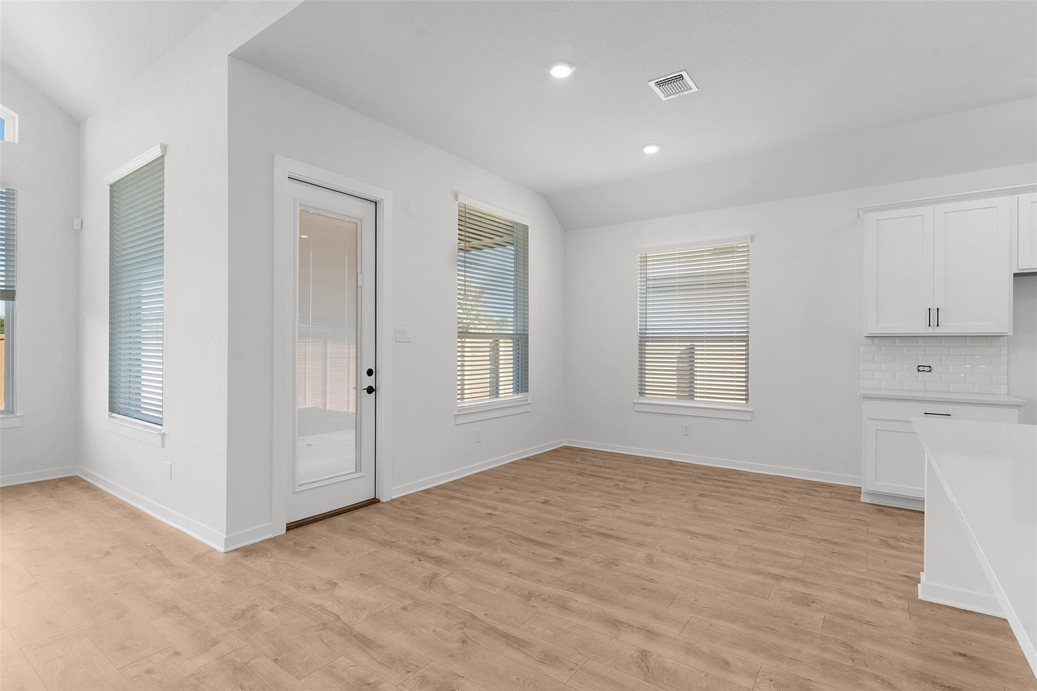 328 Ridgewell Loop Property Photo 14