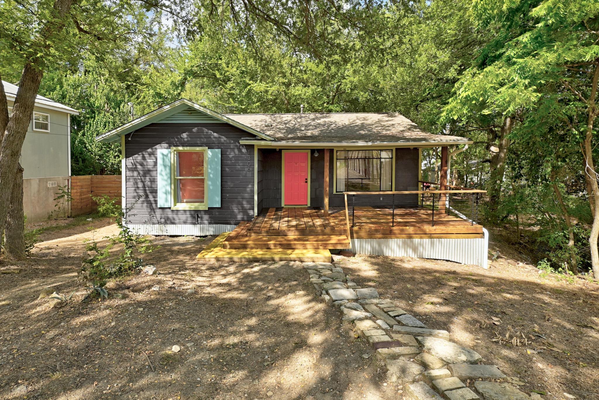 1306 Delano St Property Photo 1