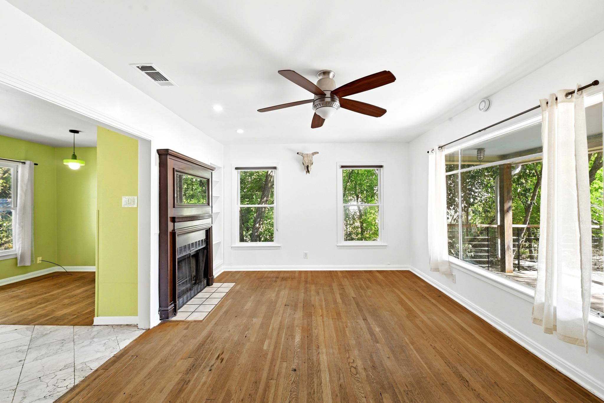 1306 Delano St Property Photo 4