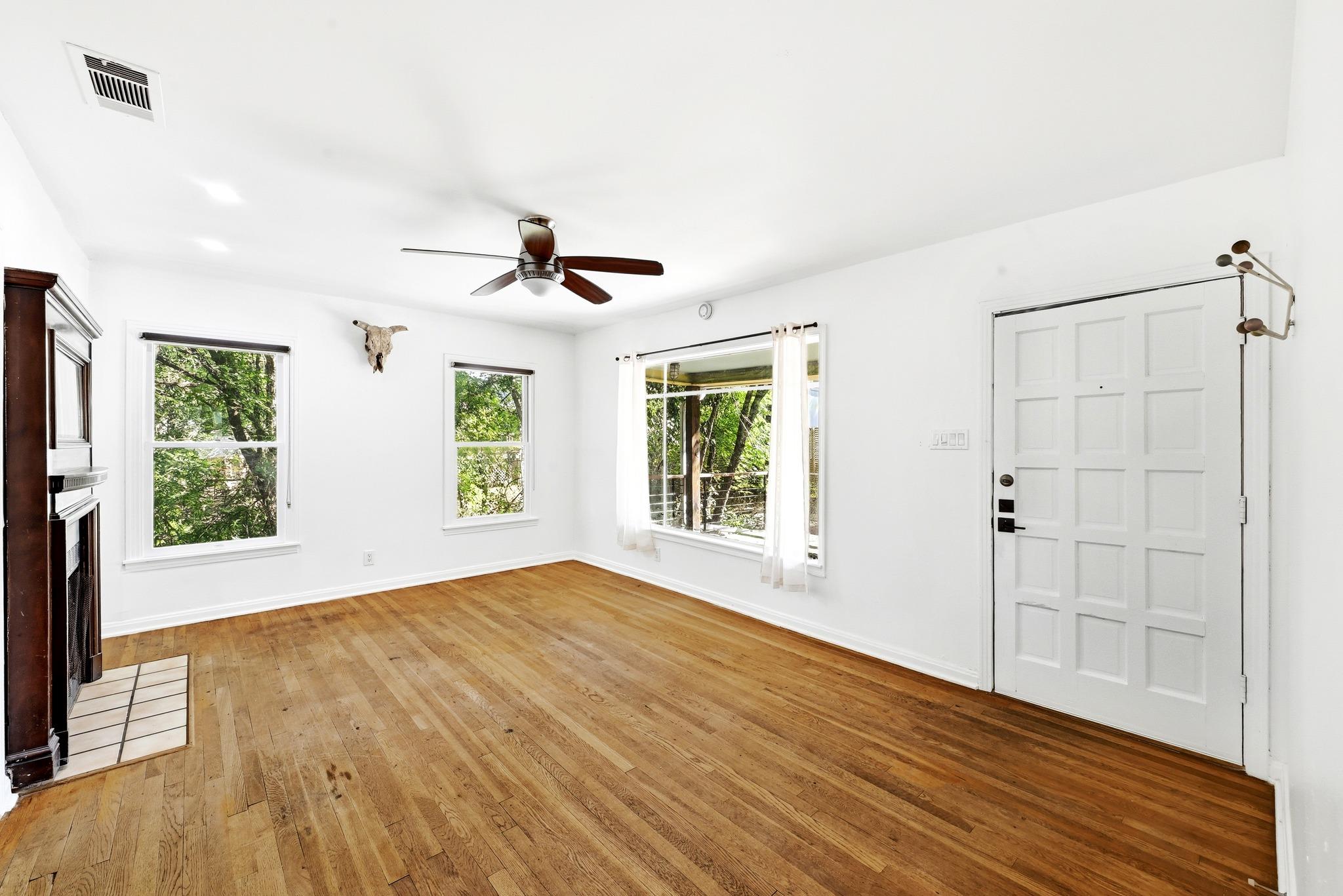 1306 Delano St Property Photo 5