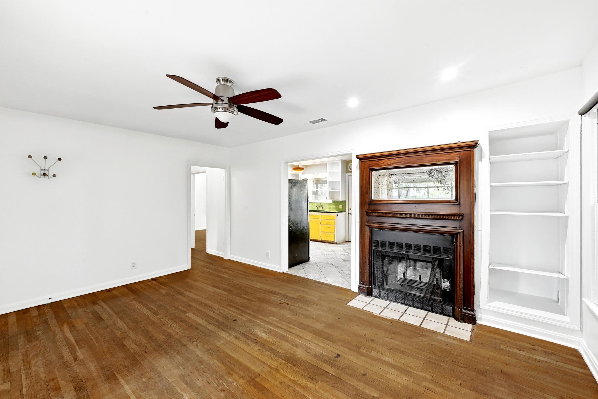 1306 Delano St Property Photo 6