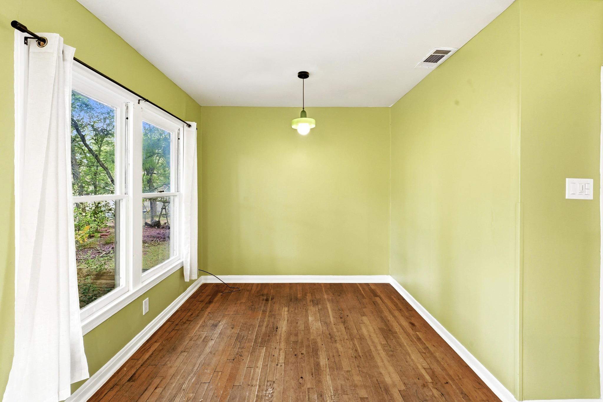 1306 Delano St Property Photo 7