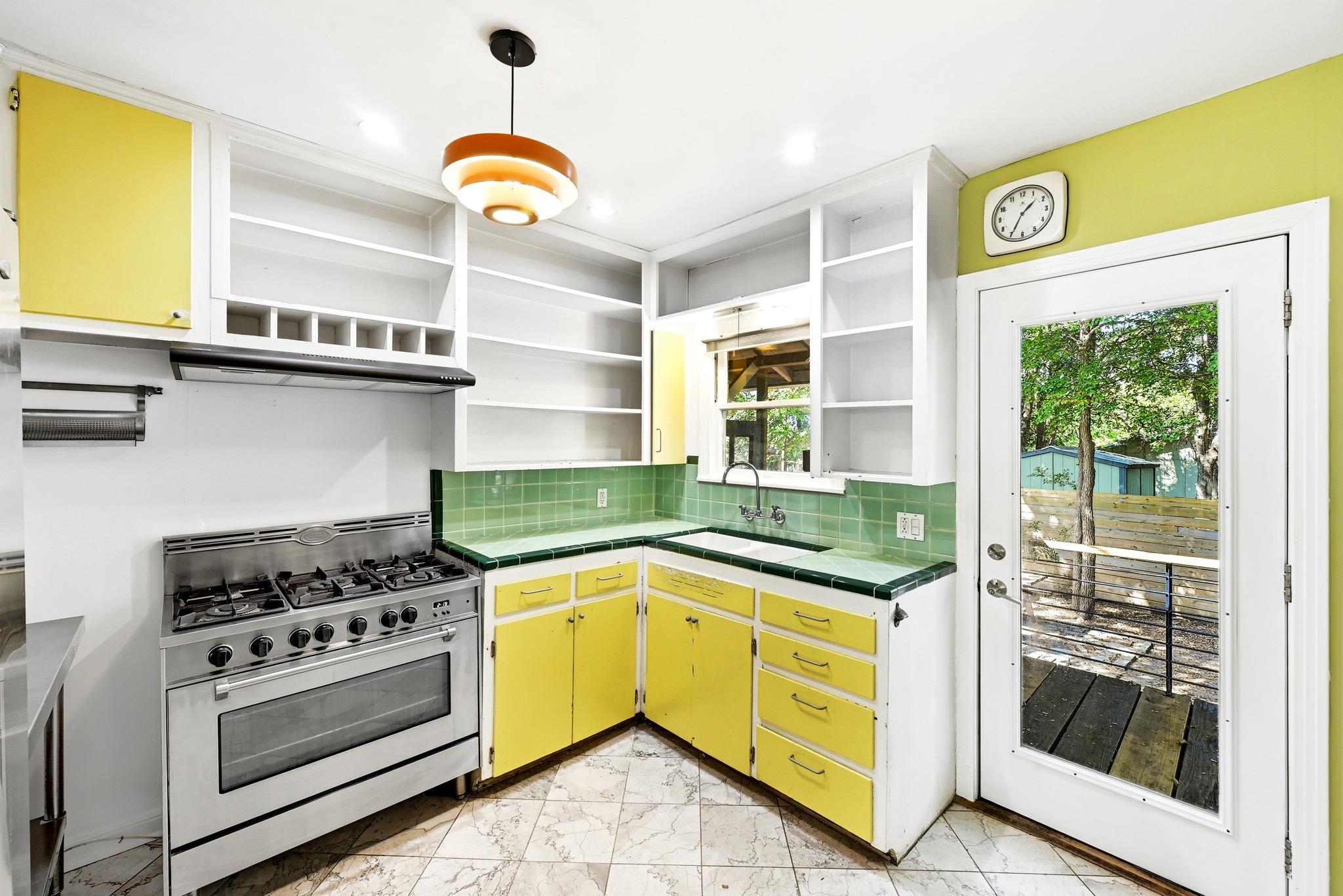 1306 Delano St Property Photo 11