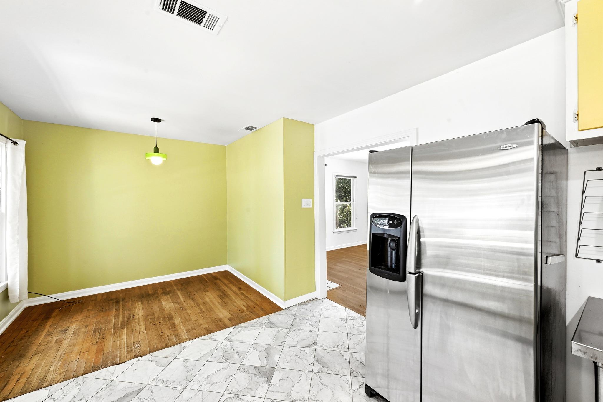 1306 Delano St Property Photo 12