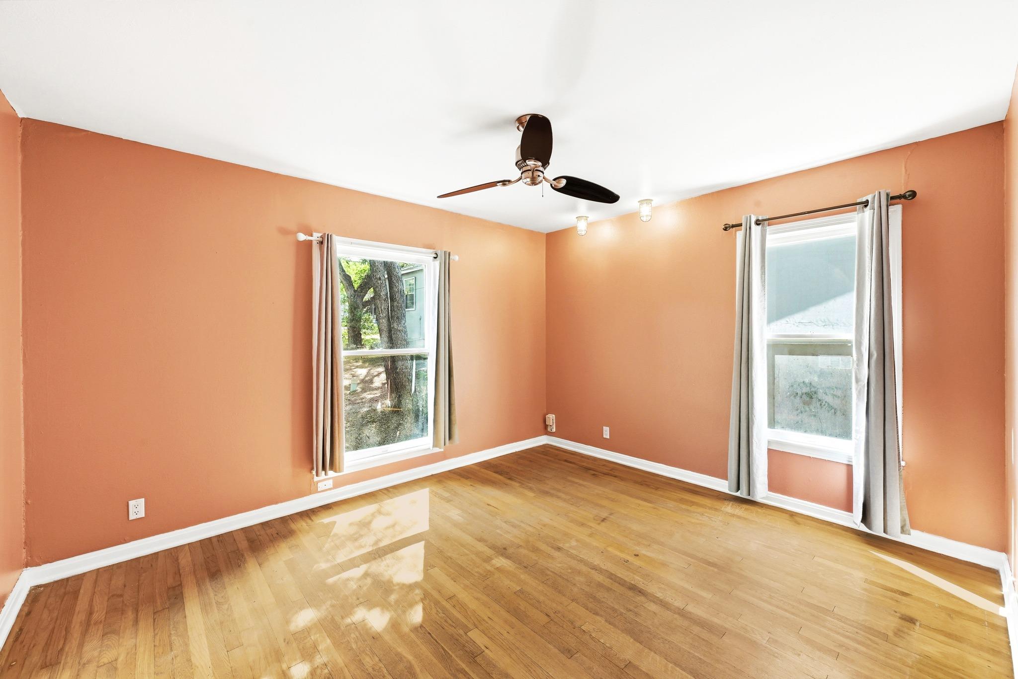 1306 Delano St Property Photo 16