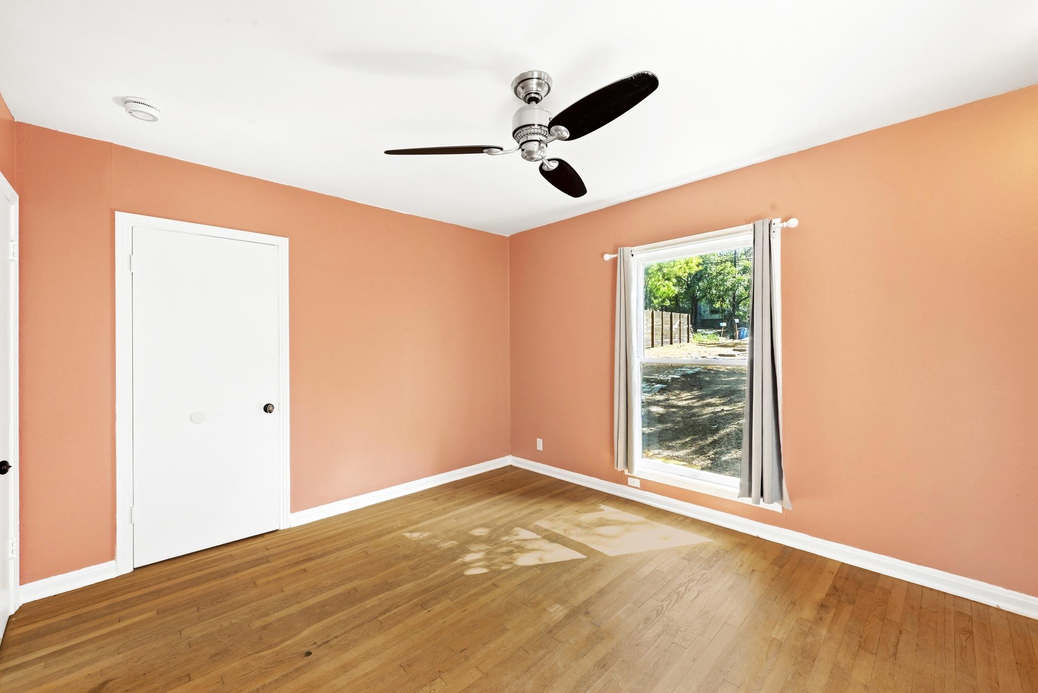 1306 Delano St Property Photo 17