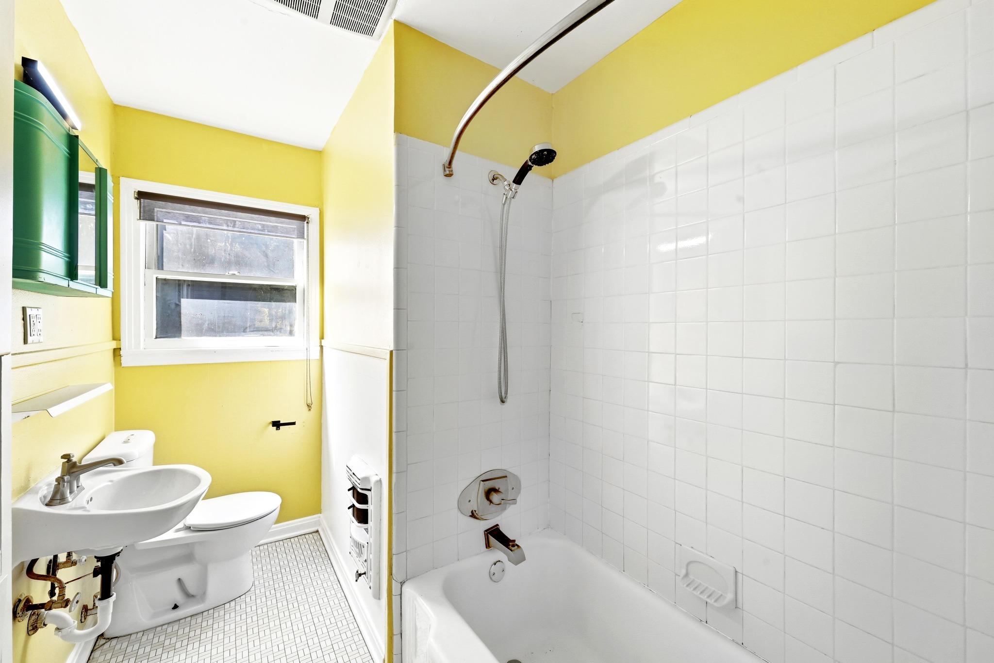 1306 Delano St Property Photo 19