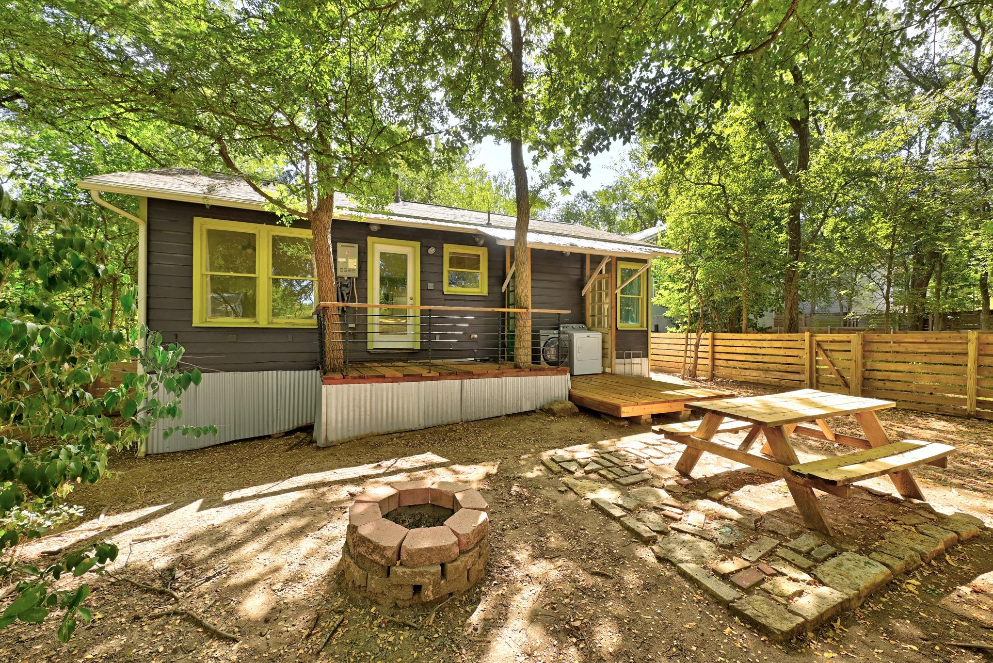 1306 Delano St Property Photo 22