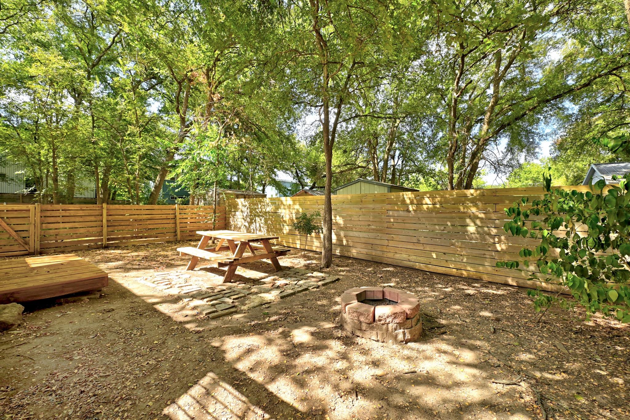 1306 Delano St Property Photo 23