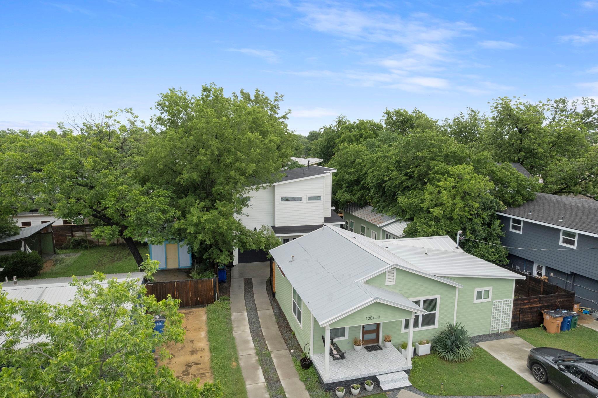 1204 W 51st St #2 Property Photo 2