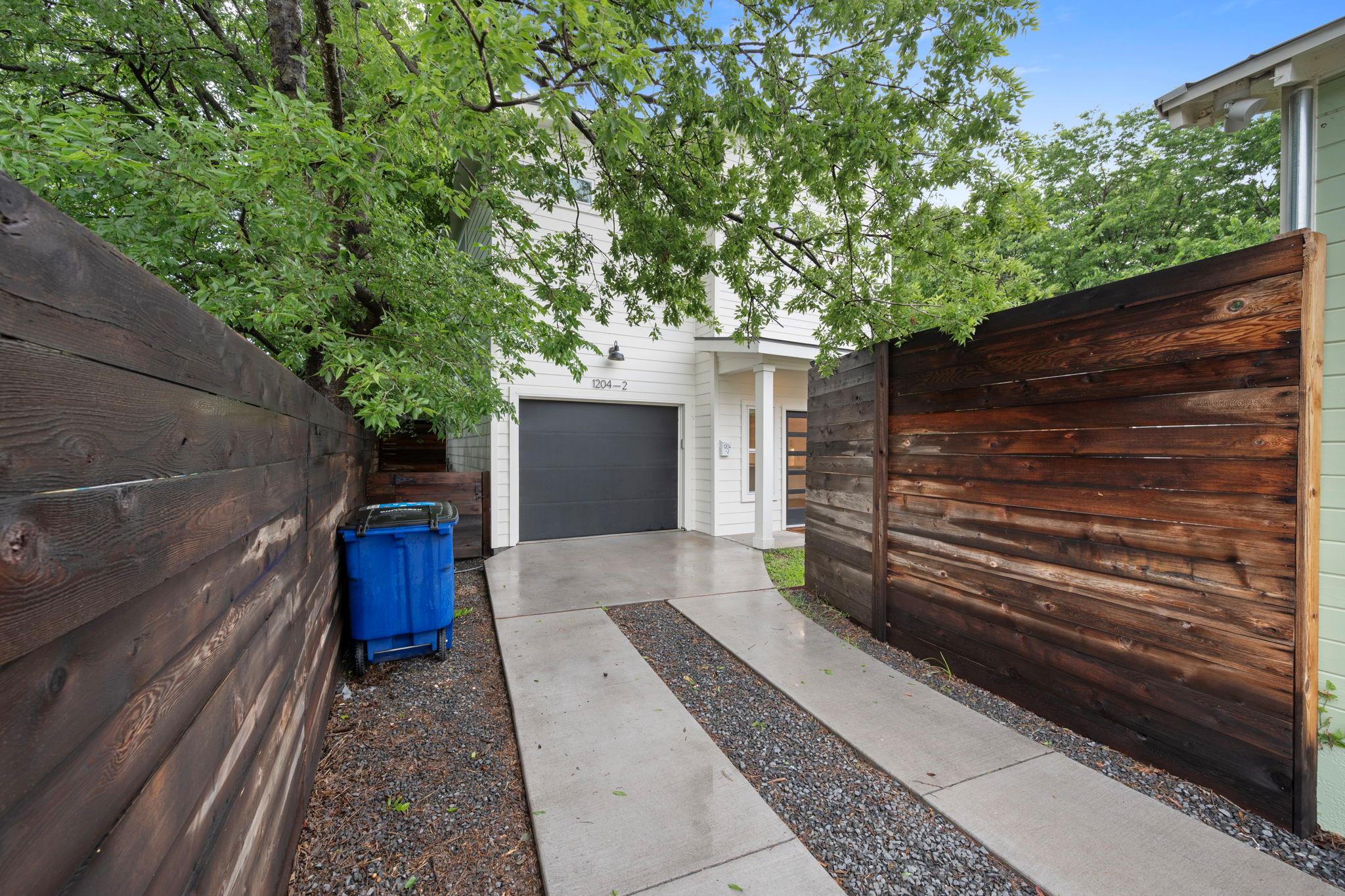 1204 W 51st St #2 Property Photo 3