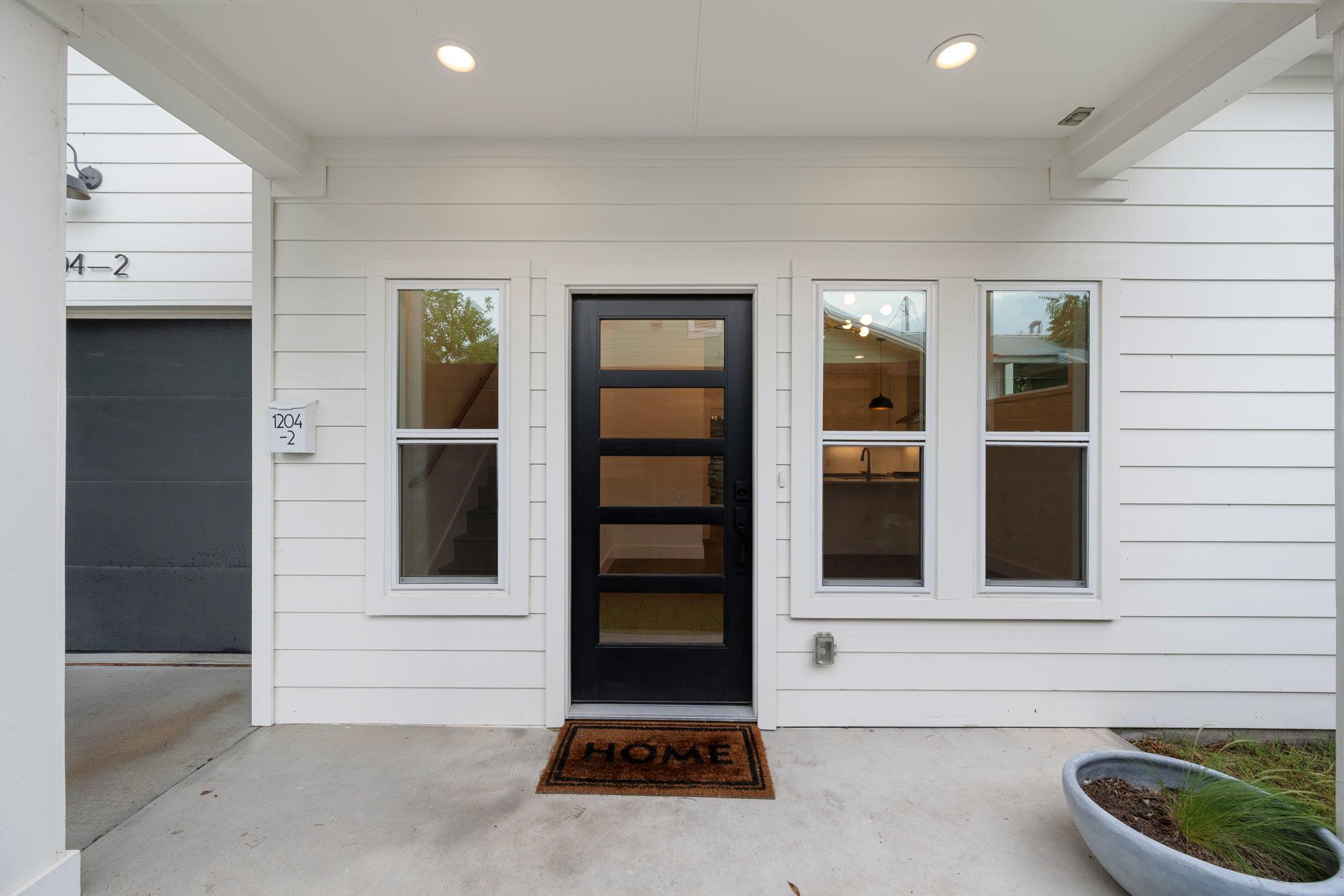 1204 W 51st St #2 Property Photo 6