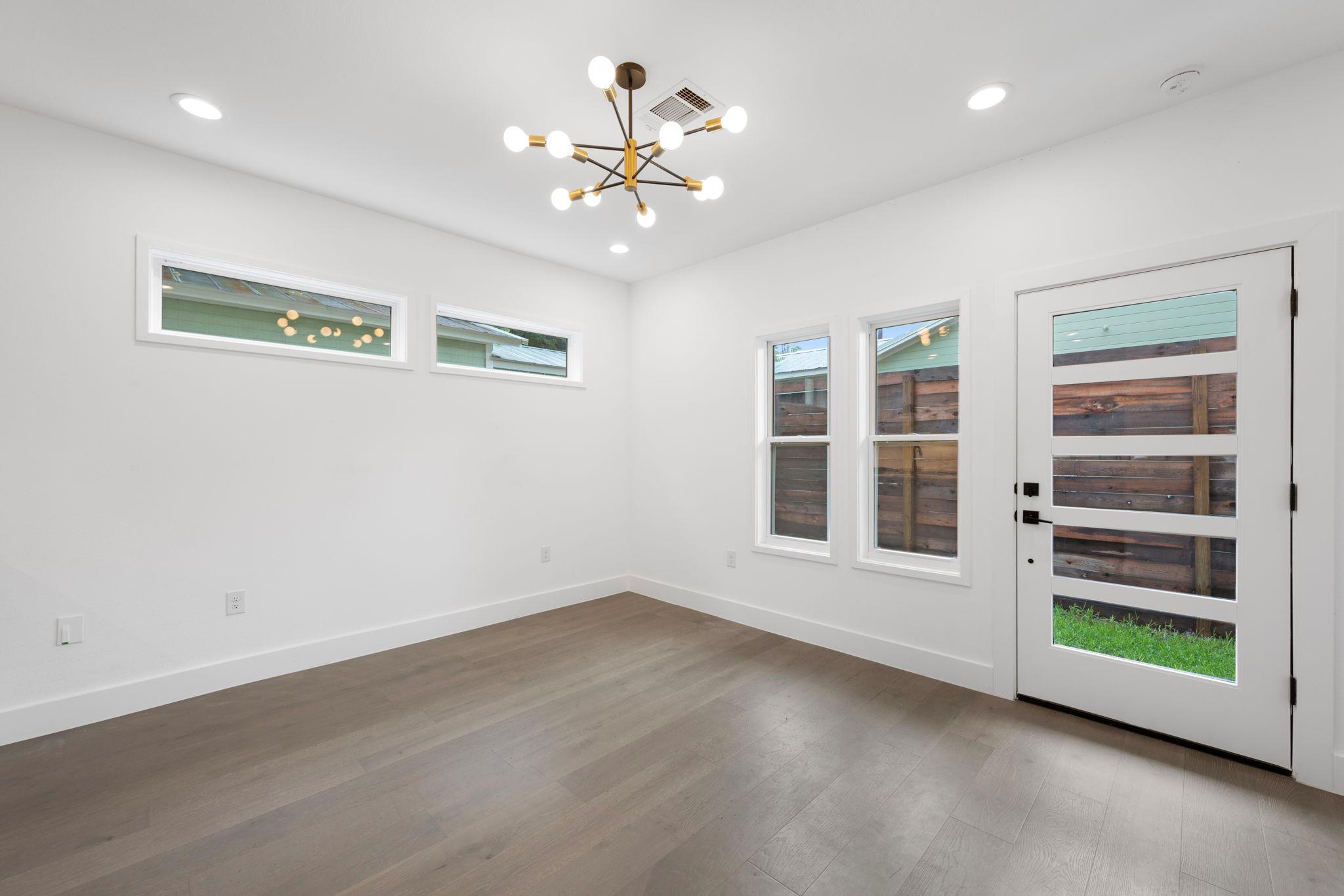 1204 W 51st St #2 Property Photo 8