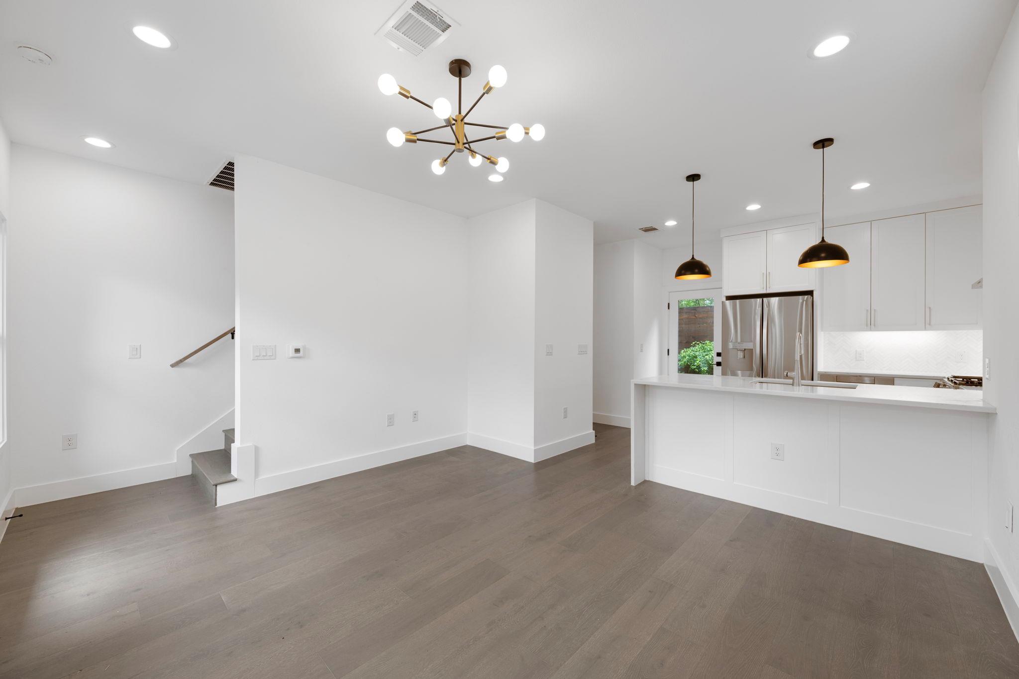 1204 W 51st St #2 Property Photo 10