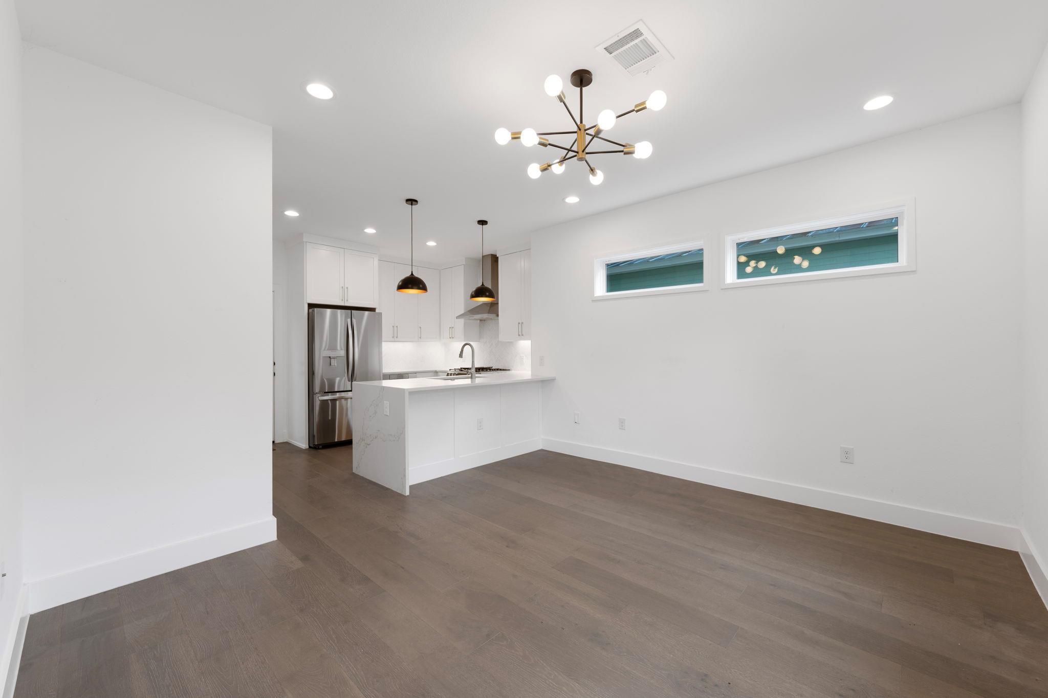 1204 W 51st St #2 Property Photo 11