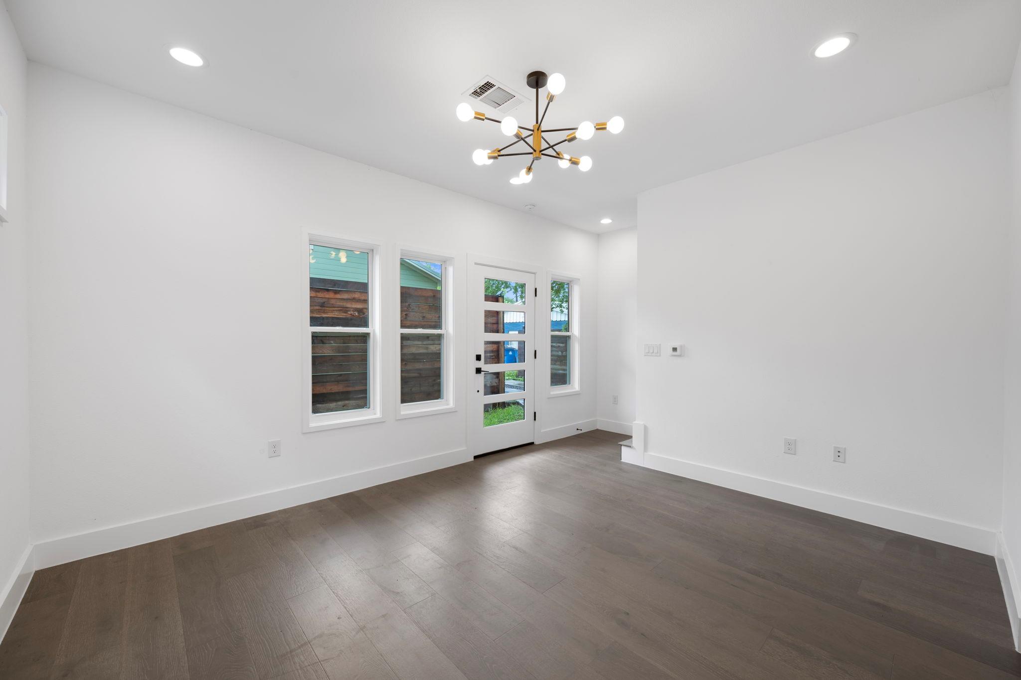 1204 W 51st St #2 Property Photo 12