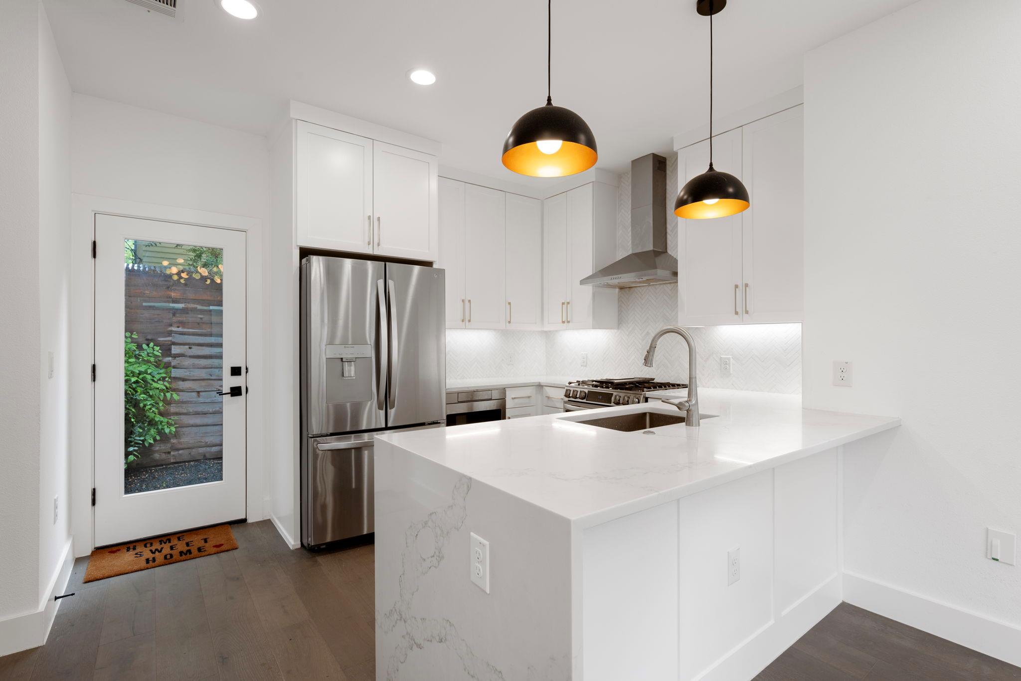 1204 W 51st St #2 Property Photo 13