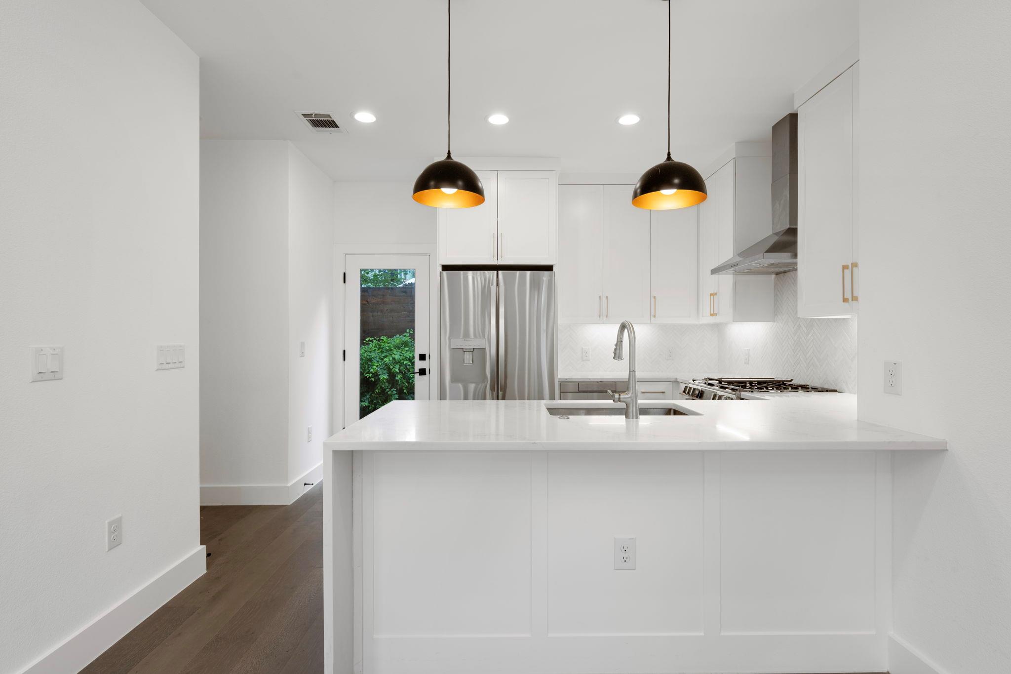 1204 W 51st St #2 Property Photo 14