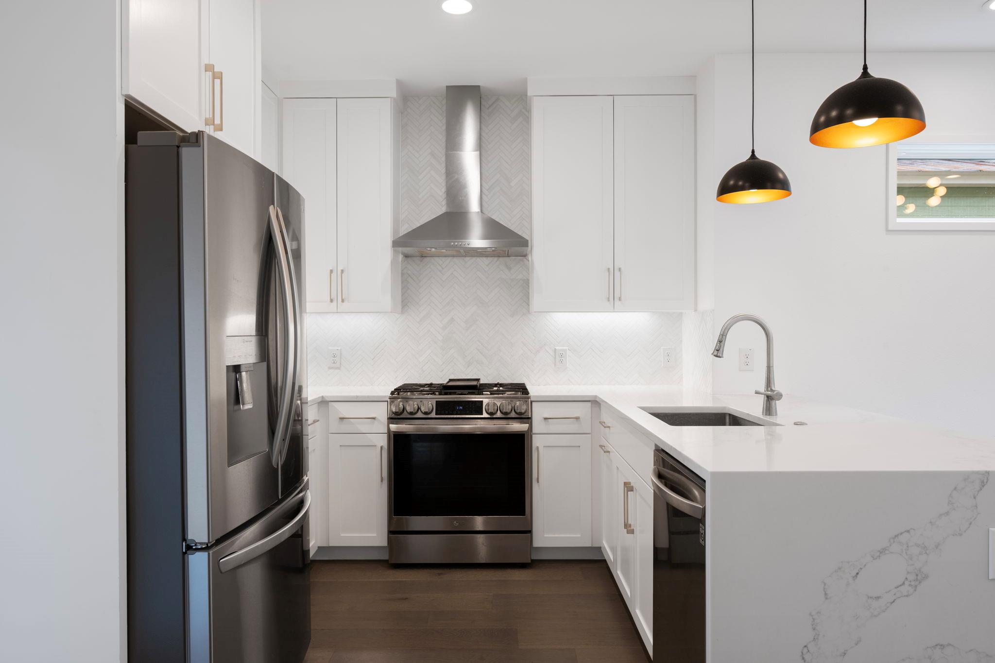 1204 W 51st St #2 Property Photo 15