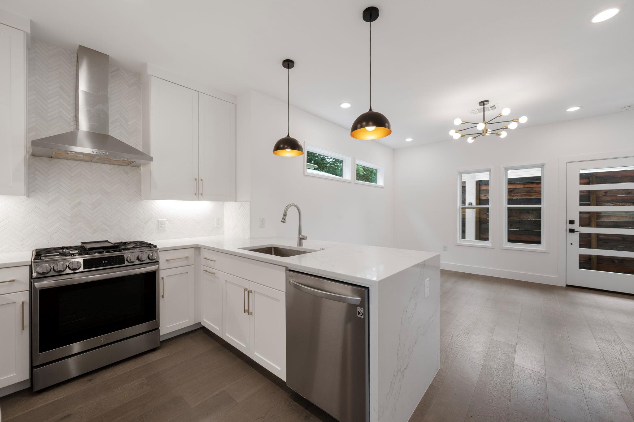 1204 W 51st St #2 Property Photo 16