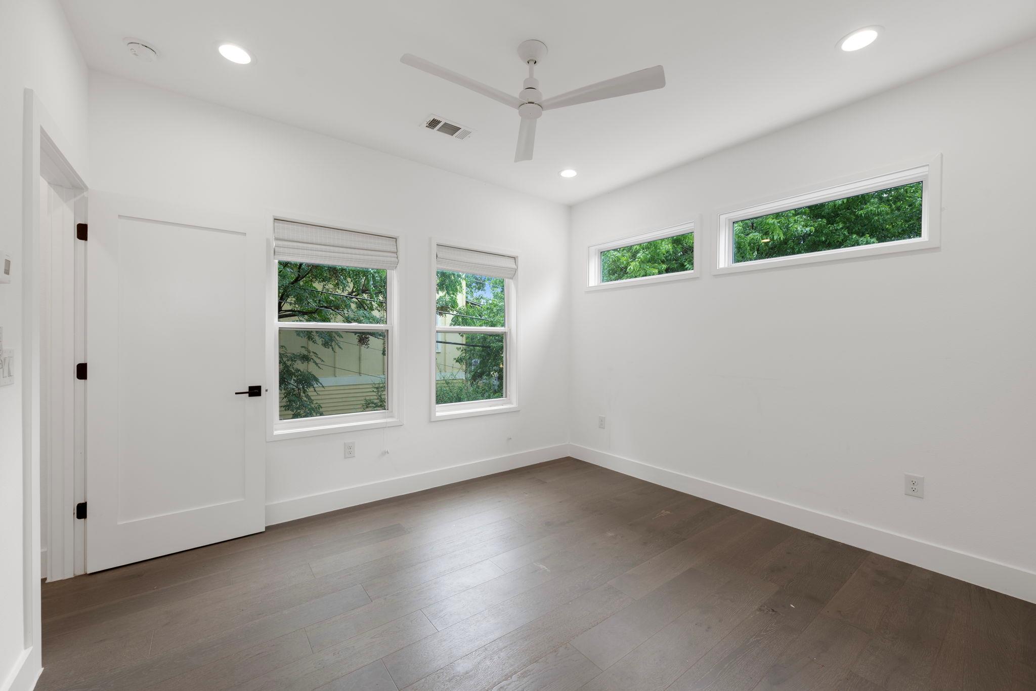 1204 W 51st St #2 Property Photo 23