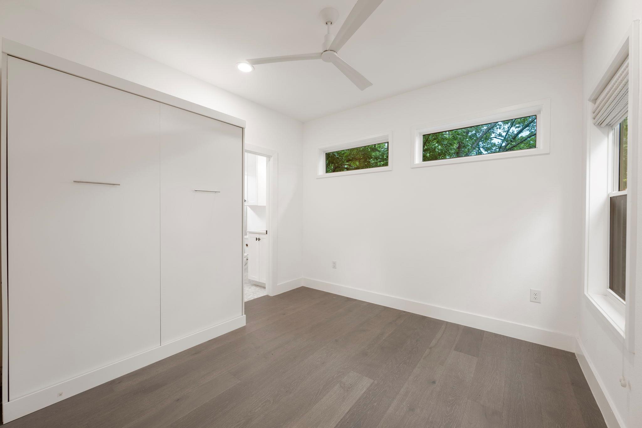 1204 W 51st St #2 Property Photo 28