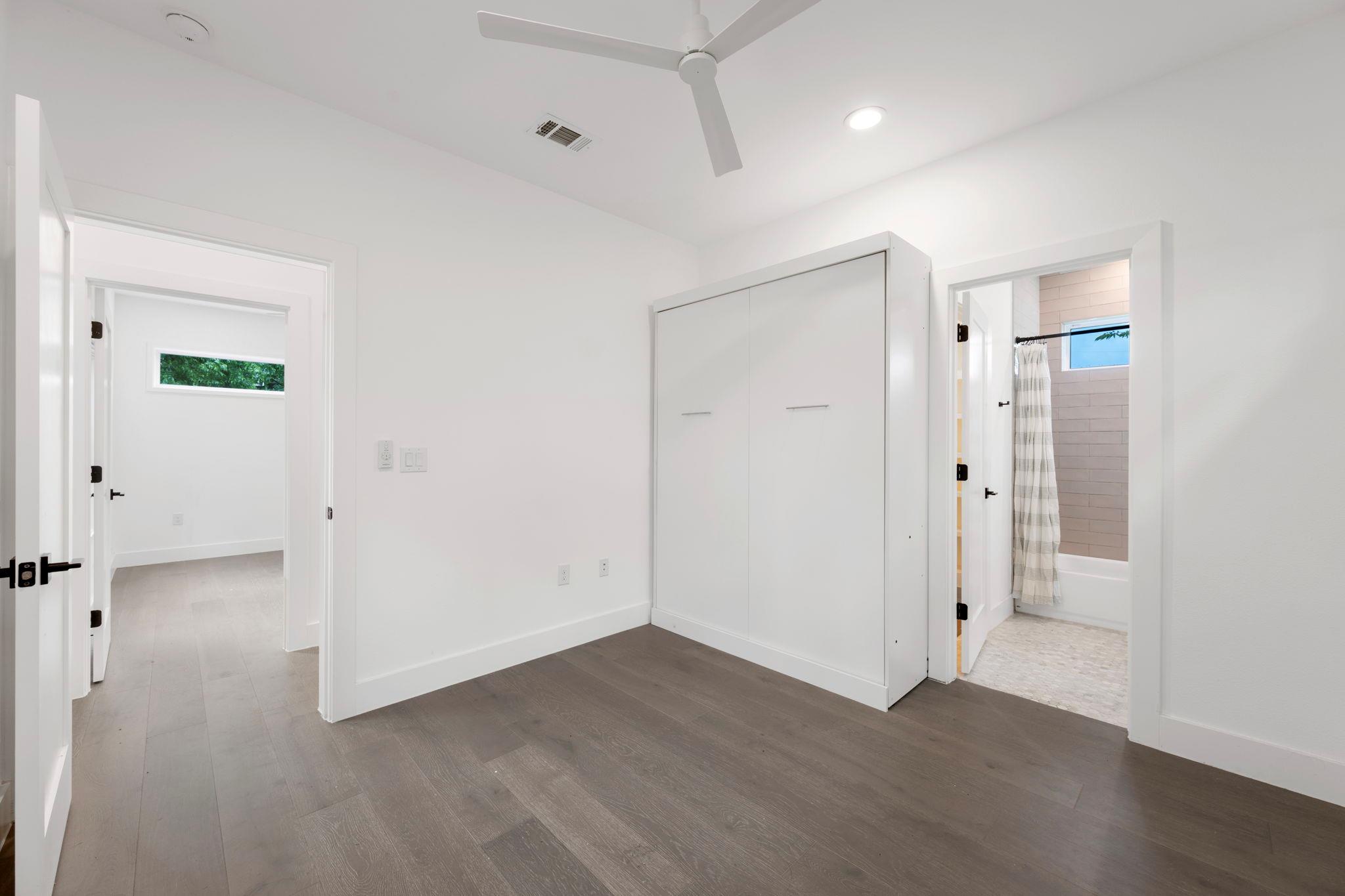 1204 W 51st St #2 Property Photo 29