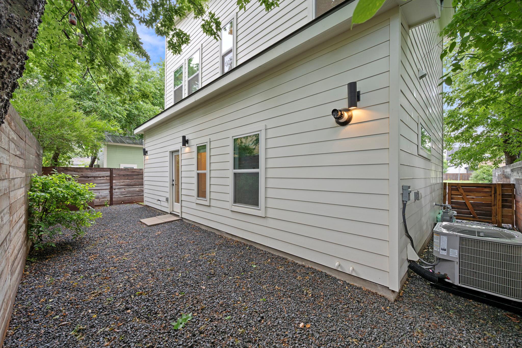 1204 W 51st St #2 Property Photo 32