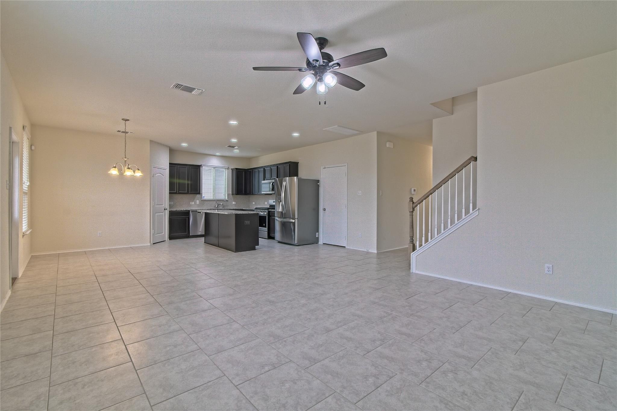 521 Staton St Property Photo 3
