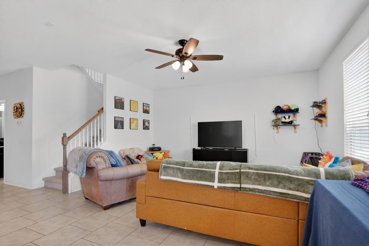521 Staton St Property Photo 8