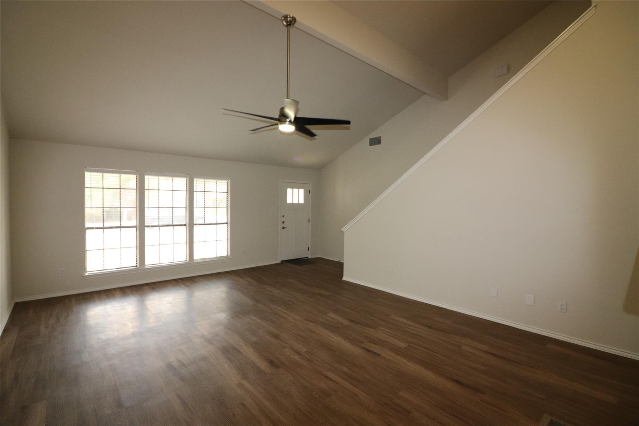 6606 Shiner St Property Photo 3