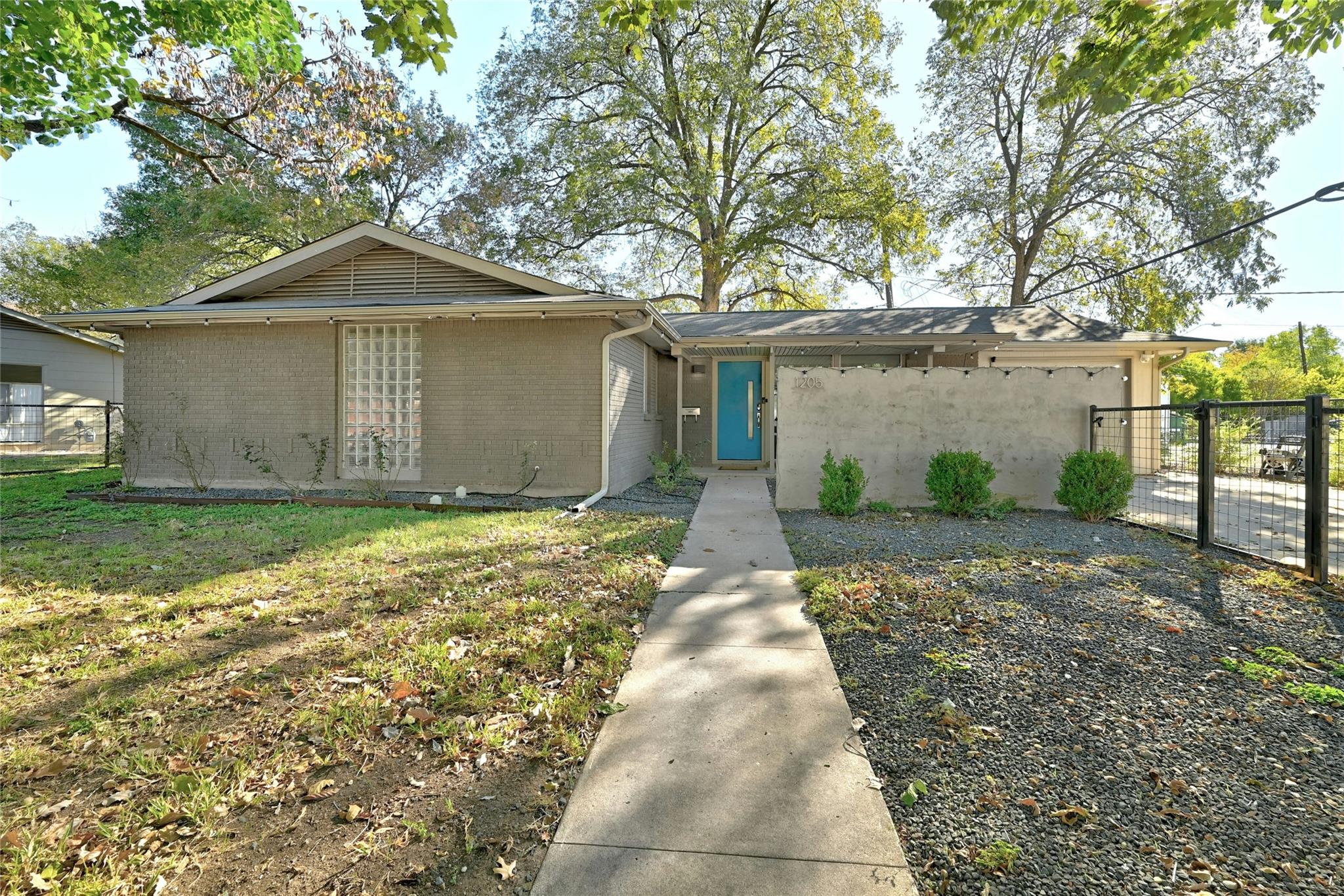 1205 Westmoor Dr Property Photo