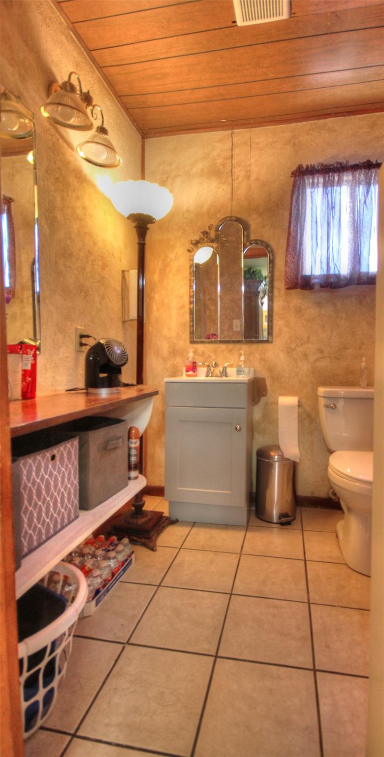 609 W Young St Property Photo 8