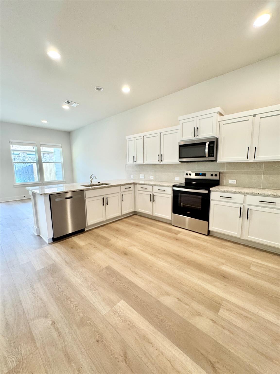 108 Zayd Ct #b Property Photo 3