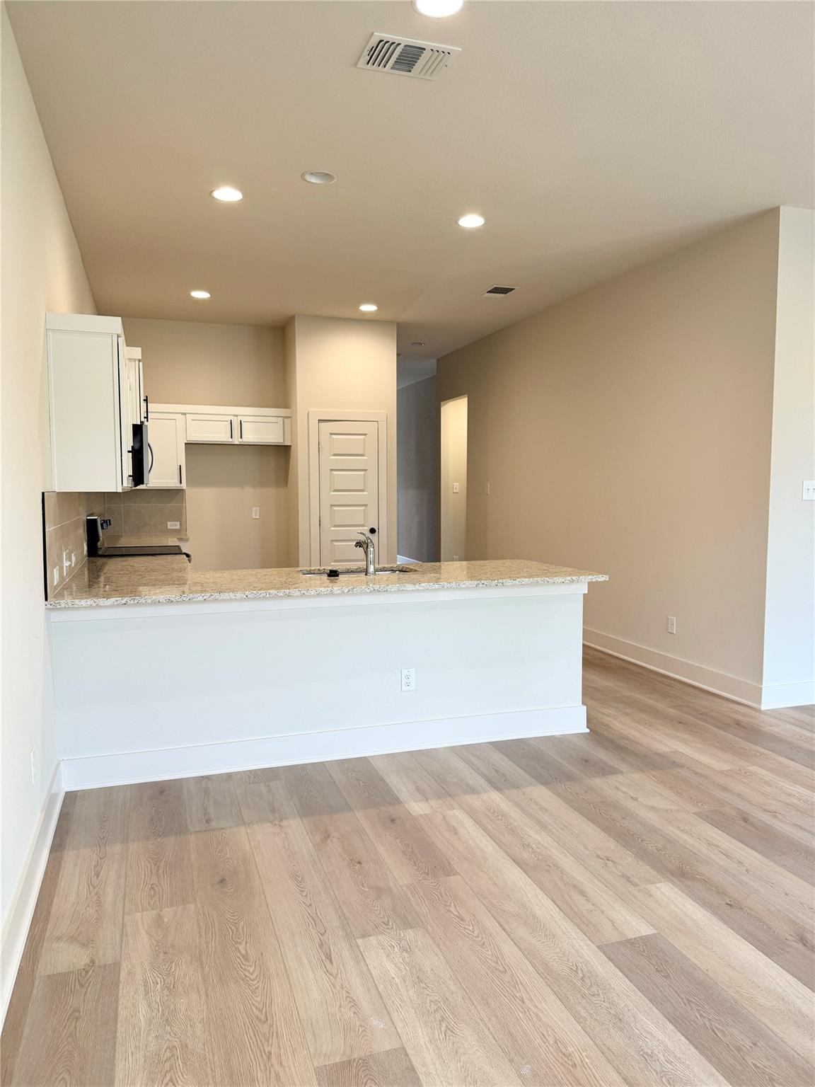 108 Zayd Ct #b Property Photo 4