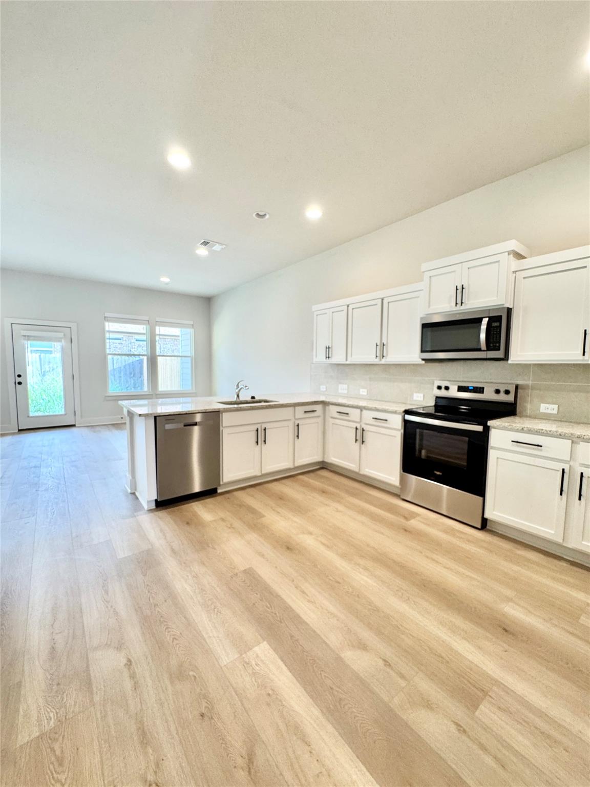 108 Zayd Ct #b Property Photo 8
