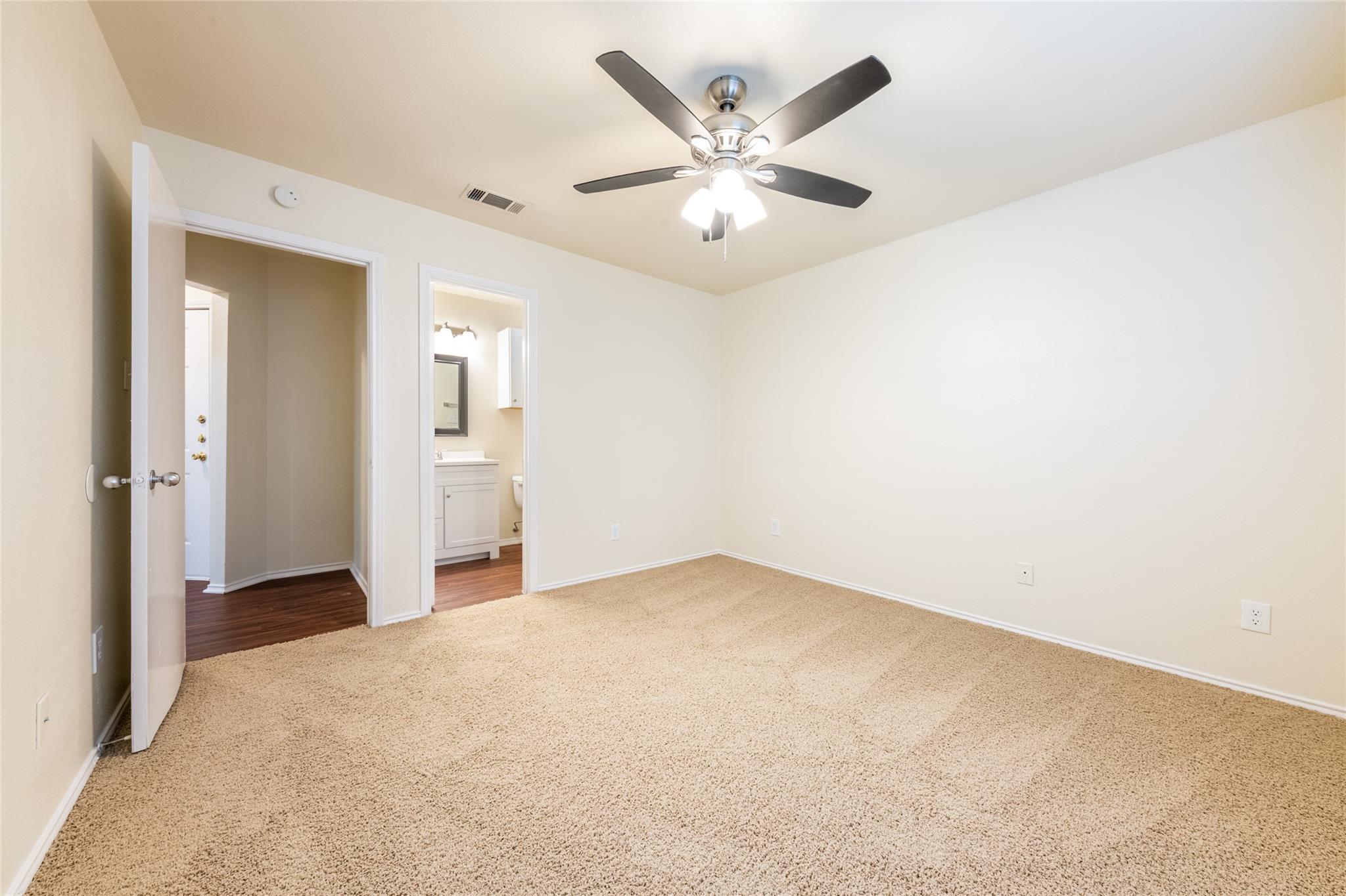 1304 Danbury Square Sq #a Property Photo 6