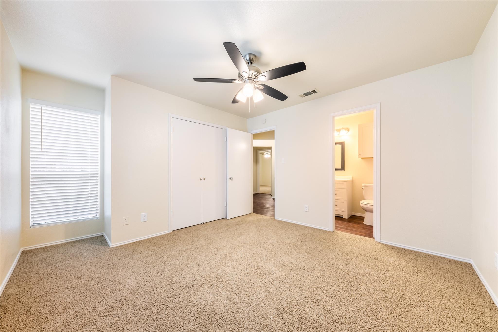1304 Danbury Square Sq #a Property Photo 9
