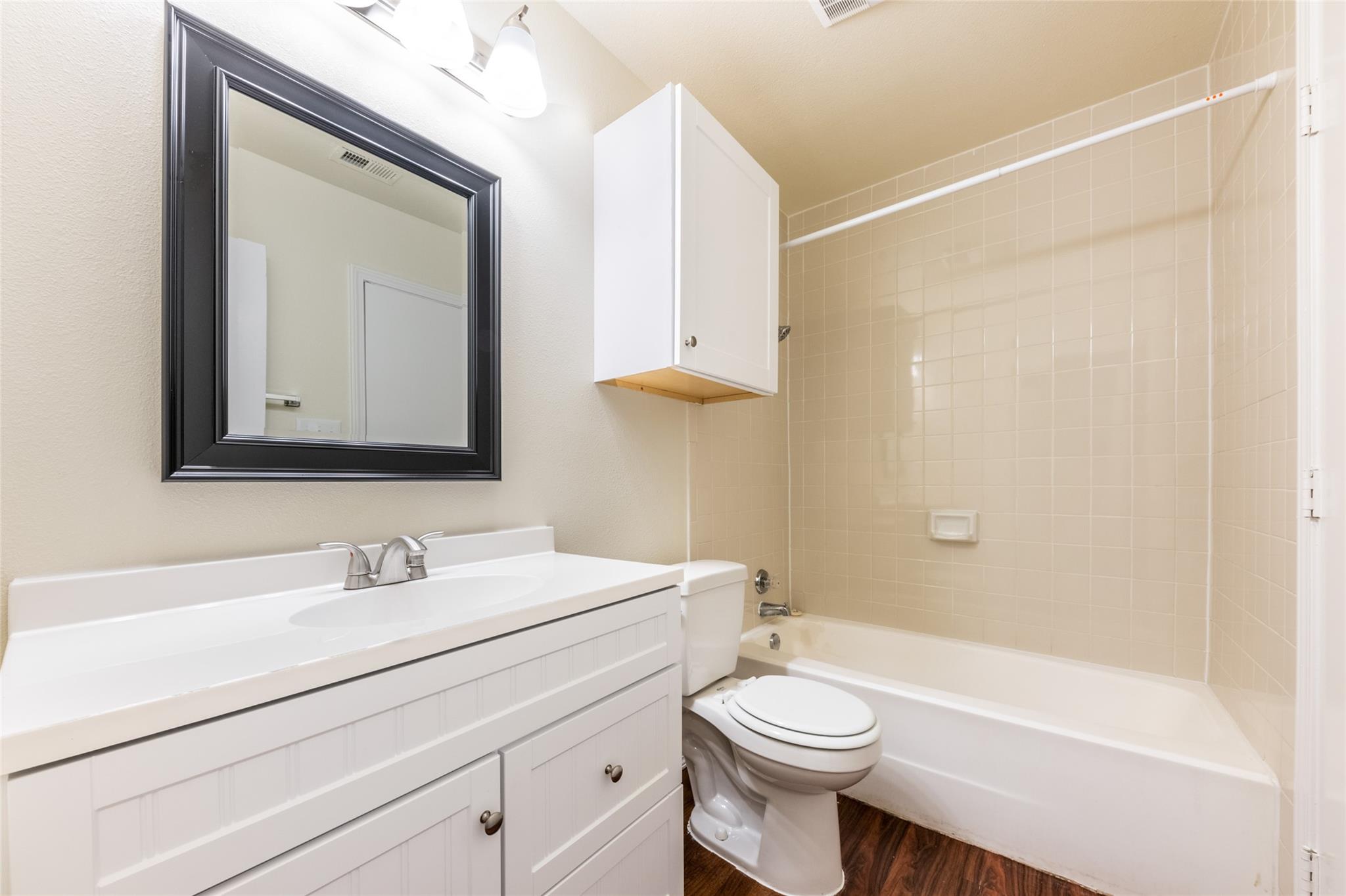 1304 Danbury Square Sq #a Property Photo 10