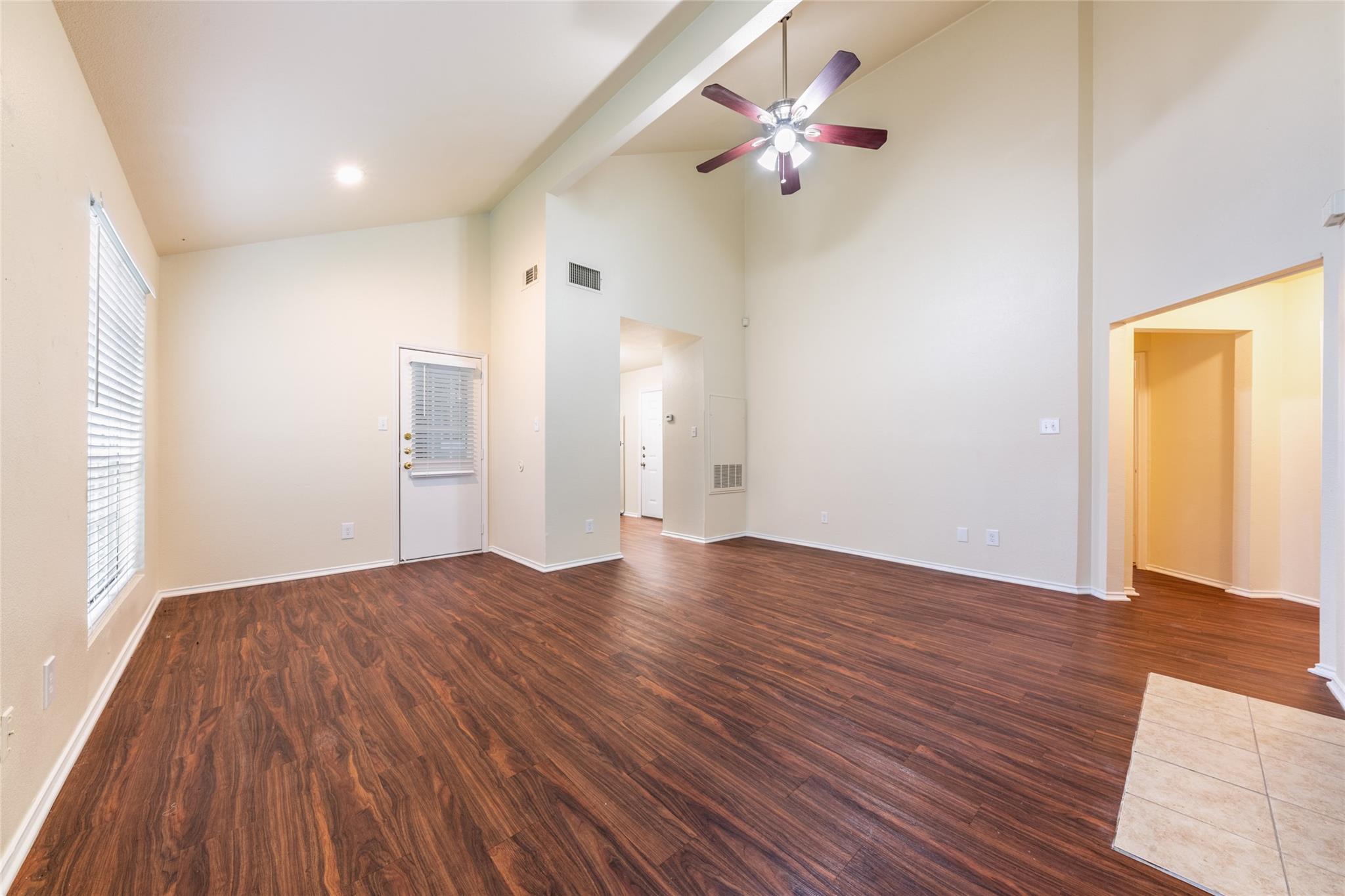 1304 Danbury Square Sq #a Property Photo 13