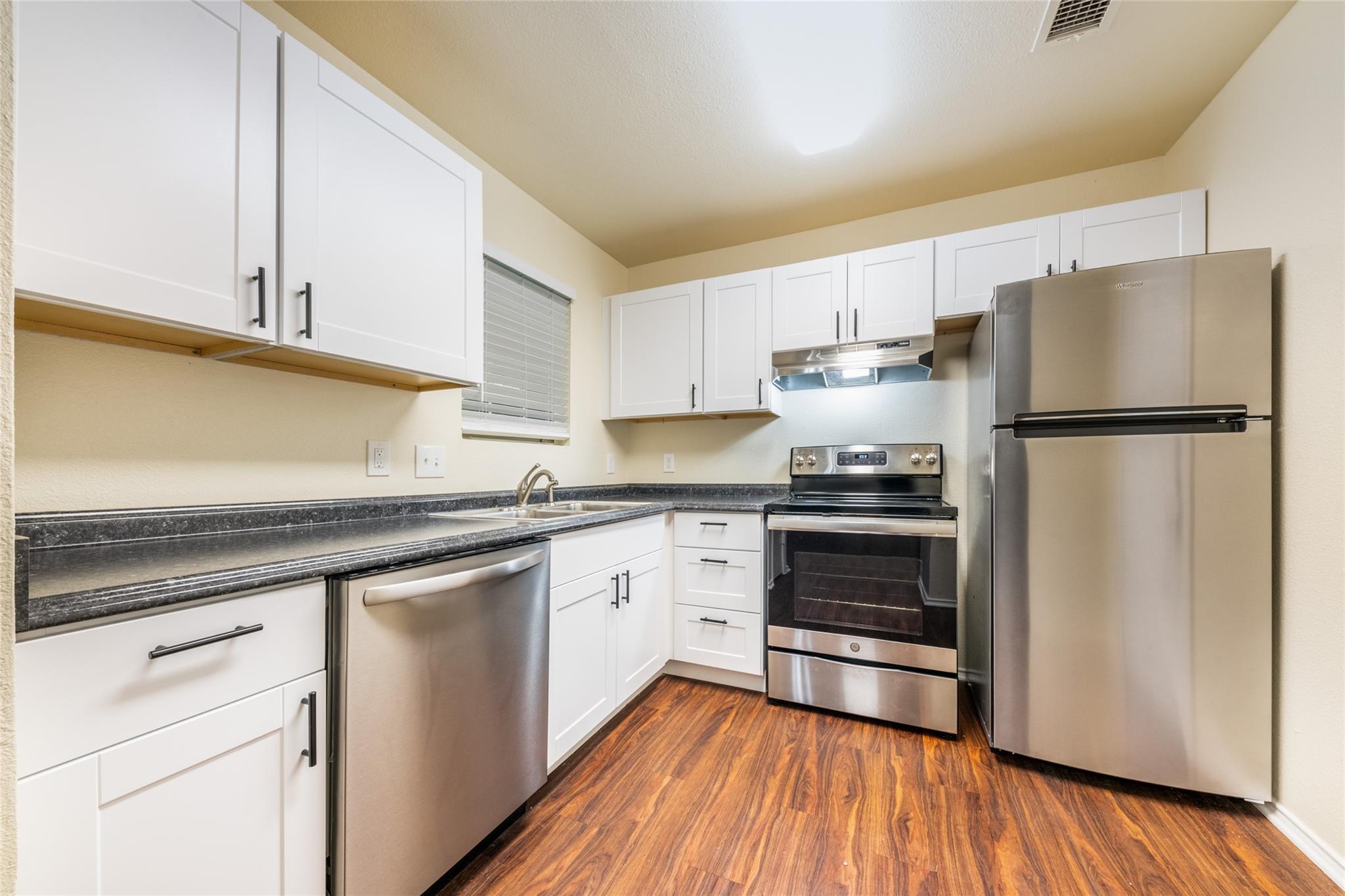1304 Danbury Square Sq #a Property Photo 15