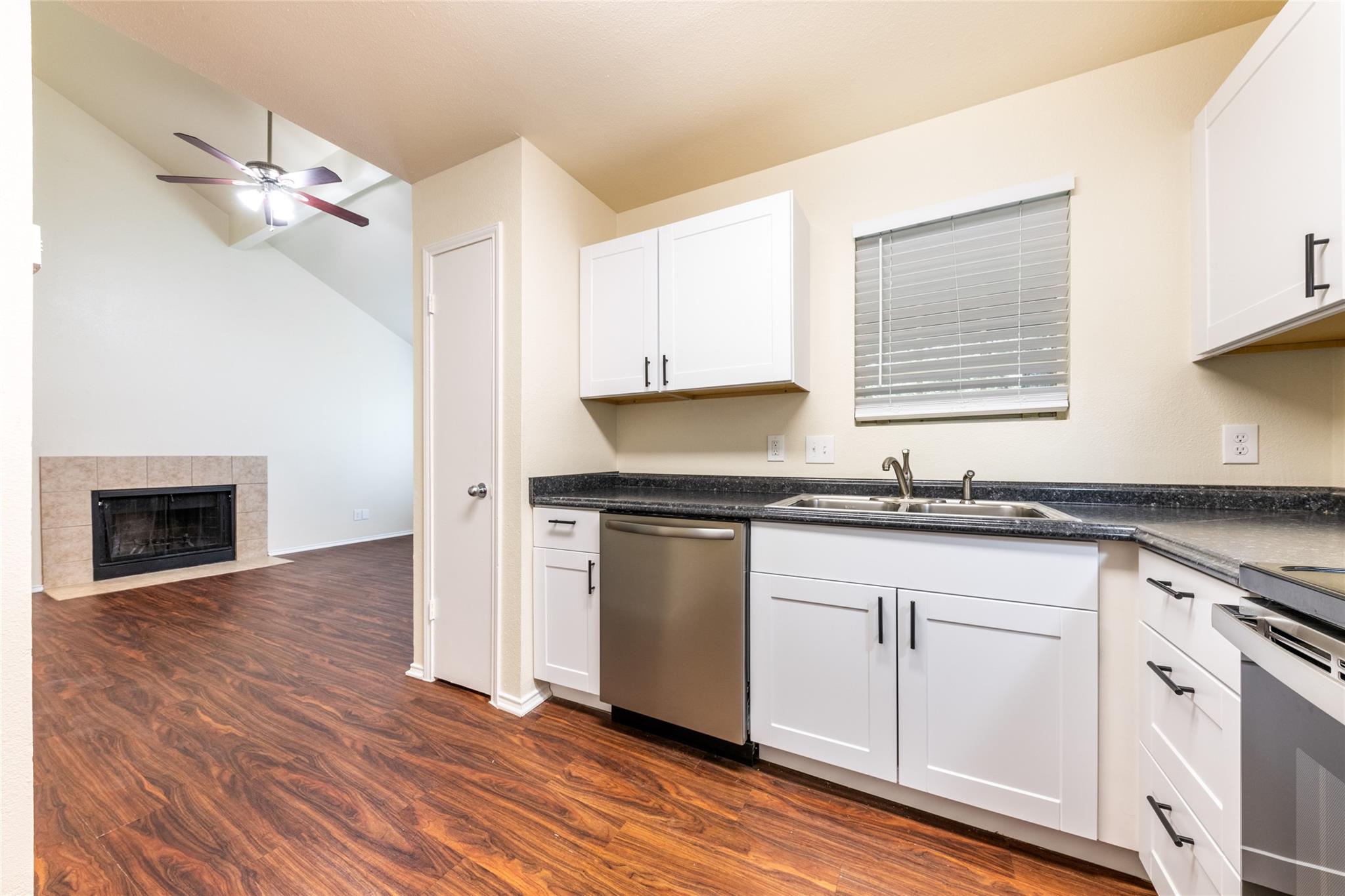 1304 Danbury Square Sq #a Property Photo 16