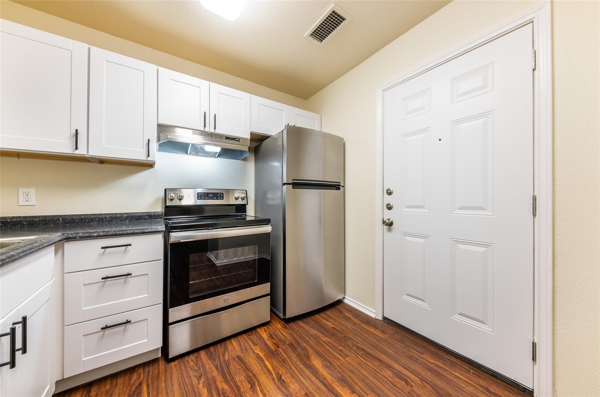 1304 Danbury Square Sq #a Property Photo 17