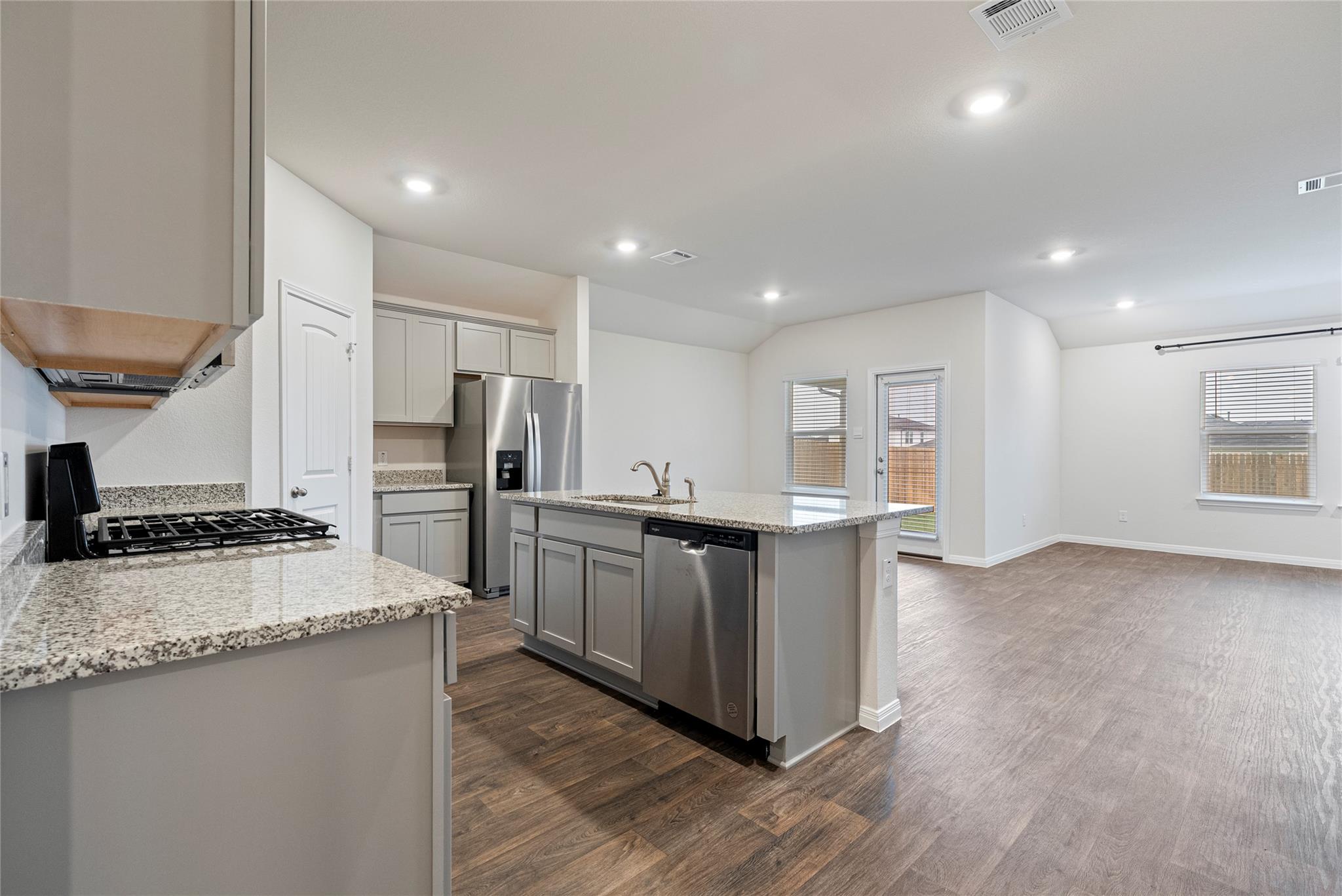 176 Texas Palmetto Cir Property Photo 3