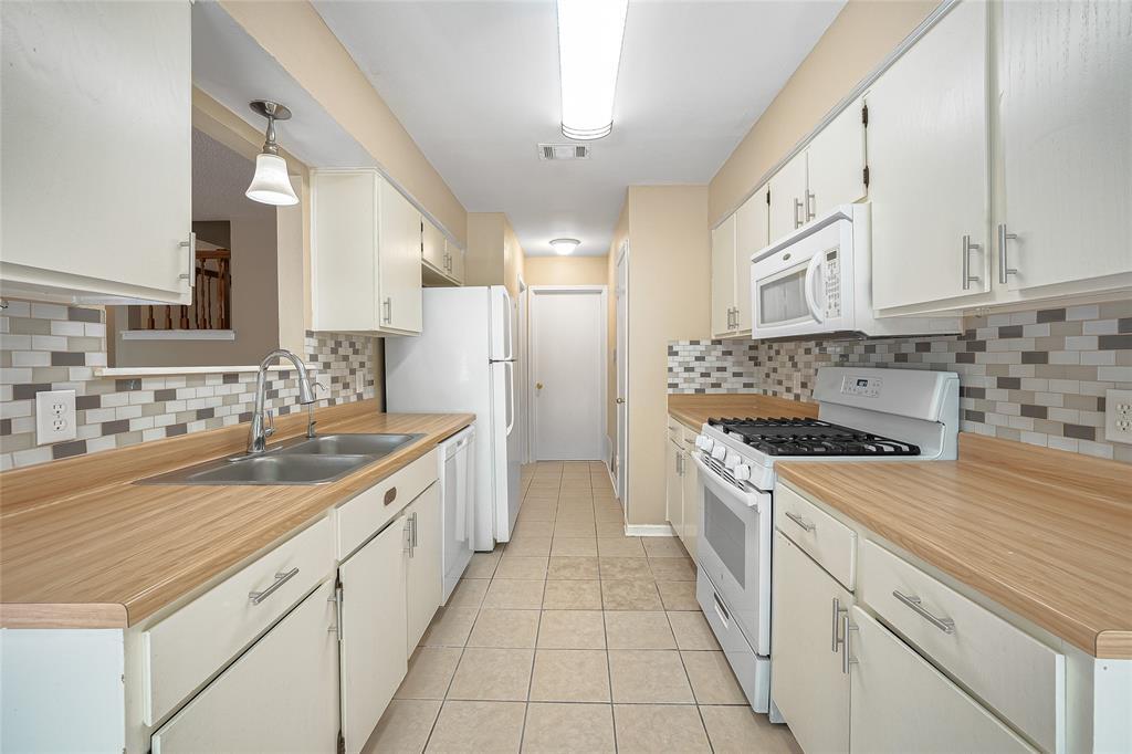 14203 Sussman Ct #b Property Photo 5